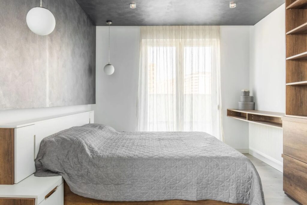 Moderner Einbauschrank nach Mass im Schlafzimmer in der Schweiz mit integriertem Stauraum